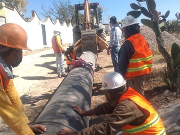 Línea de abastecimiento de agua potable foto 07